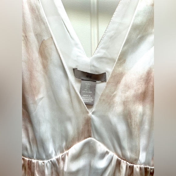 Flowy H&M Satin Maxi Dress - Picture 3 of 3